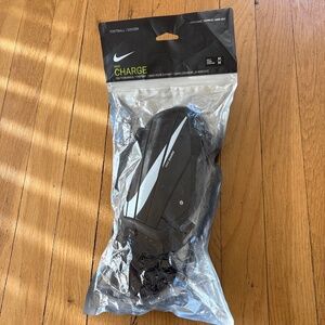 Nike Charge Soccer Shin Guards Size YM New With Tags